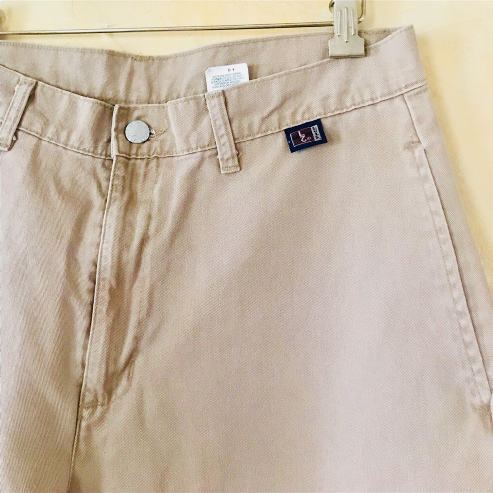 Levi’s 31 x 30 men’s khaki see measurements